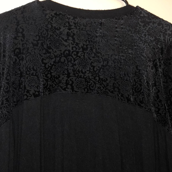 Flowing button down with velvet details - Picture 4 of 8